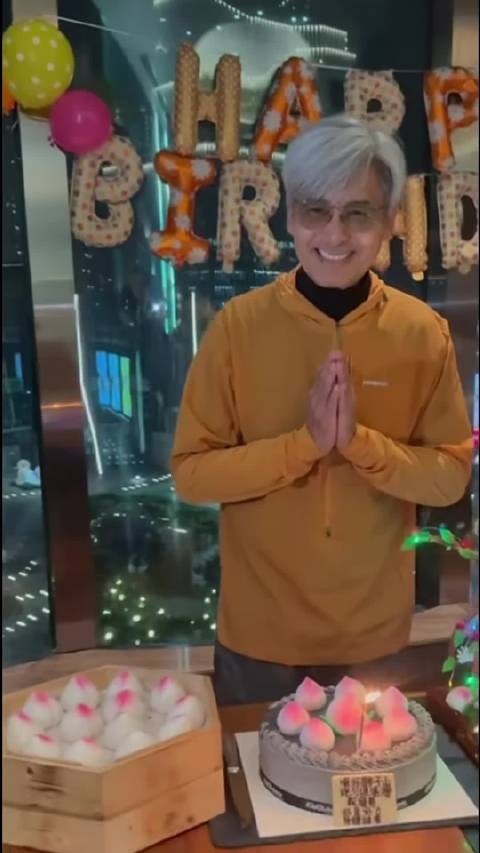 发哥71岁生日快乐,他的生日愿望简单又温馨:「祝大家身体健康!」