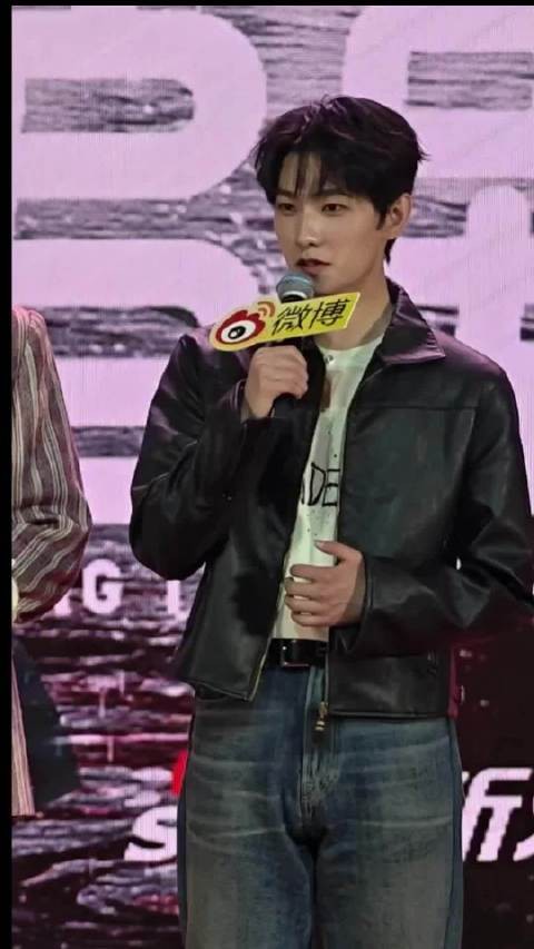 杨洋现场cos赔笑表情包，这个猫猫也太萌了吧