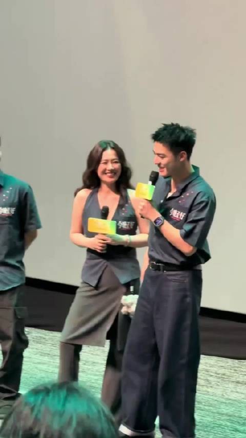 陈昊森成都路演现场说四川话,幸运的女粉丝还摸到了他的腹肌