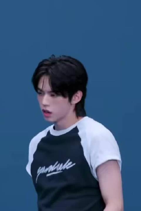 对待内地发展踏实又真诚，在MV字幕这类细节用心打磨，认真模样特别圈路人好感