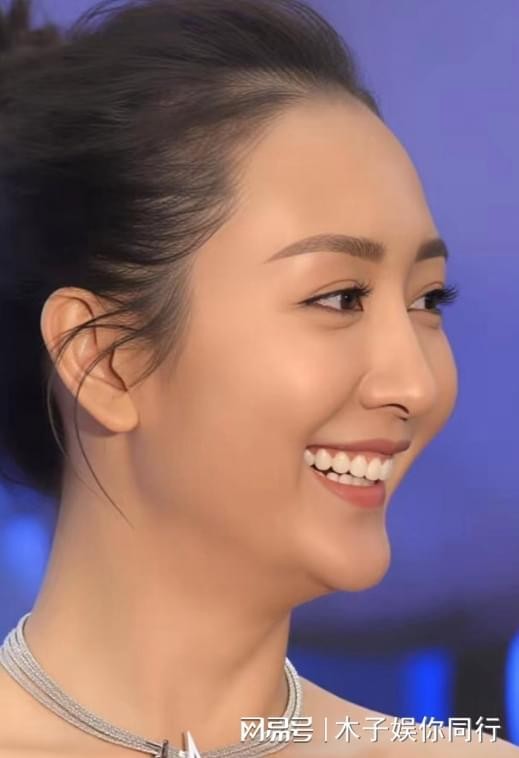 从“不好惹”到“国民小姨”!王鸥这一笑,才是岁月给的顶级滤镜