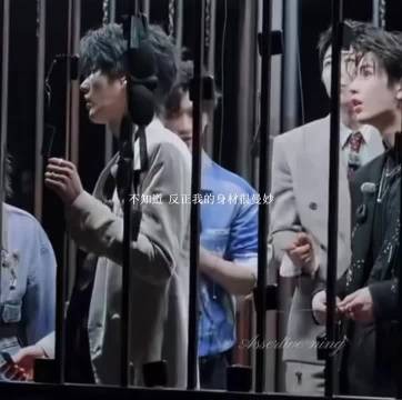 同意!刘宇宁的身材确实很曼妙,这梗被他玩得明明白白的,太会整活了
