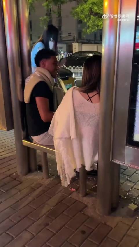 有些女孩就是廉价，为什么这些女孩总是被黑肤小哥轻轻松松拿下呢？