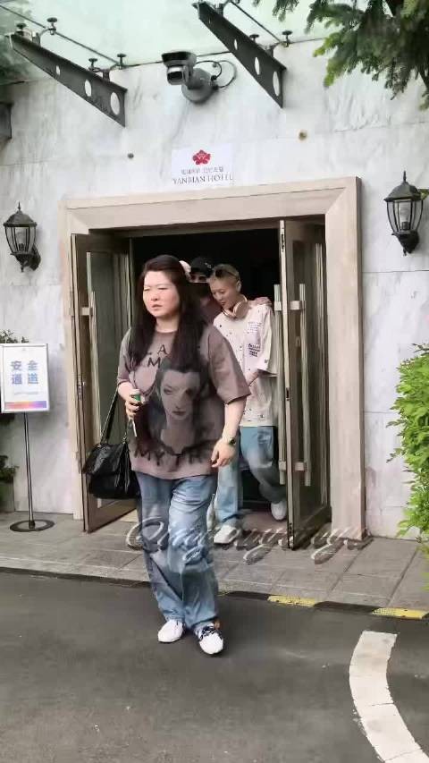 邓超鹿晗结束五哈最后一期录制,粉丝高喊破音