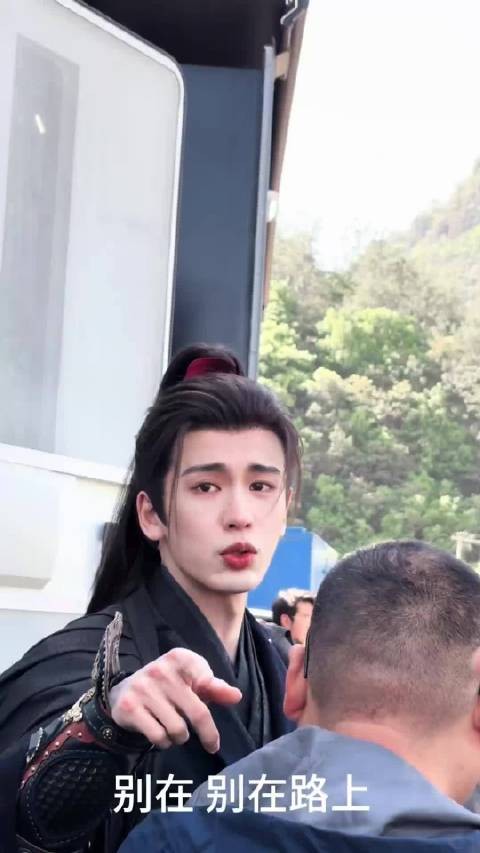 张凌赫被评暖心偶像,叮嘱粉丝注意安全