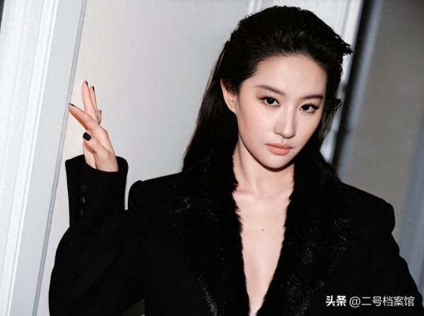 纽约这一夜,38岁刘亦菲用“膀大腰圆”的身材 给内娱审美上了一课