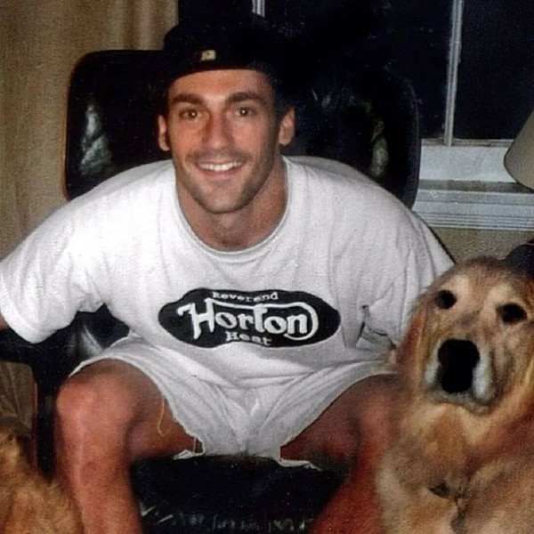 Jon Hamm 年轻时的照片好辣！