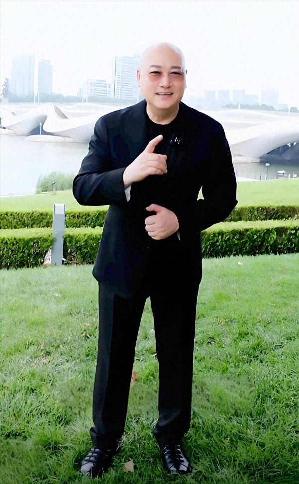 迟重瑞与陈丽华结婚后，姐姐弟弟为什么很少与他来往？