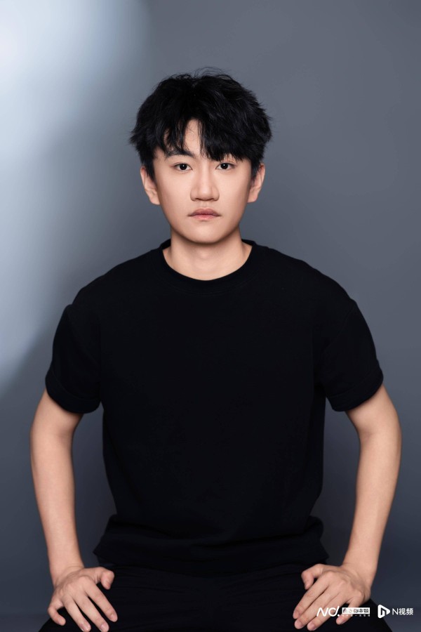 戏剧新生代|王浩楠:在喧嚣的世界里,找到属于自己的颜色