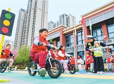 “没车也不能闯红灯”，为什么？（有事说事）
