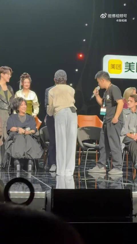 窦靖童与庾澄庆聊恩利，歌手发布会氛围轻松