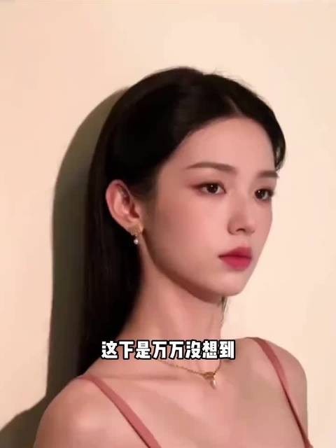 周也被曝与圈外男友亲密出行,曾称择偶标准是颜值