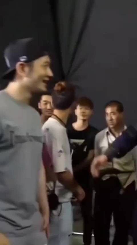 Angelababy事业上升与黄晓明关联引讨论