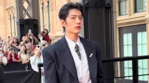 肖战获金海燕奖影帝,孔笙领奖幽默回应掌声