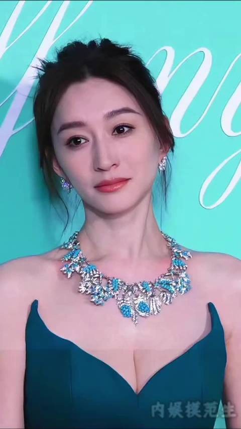 李小冉从容应对浪姐歌手抚养权争夺