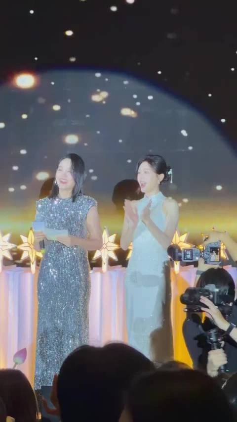 秦岚白旗袍盘发造型尽显温婉古典气质