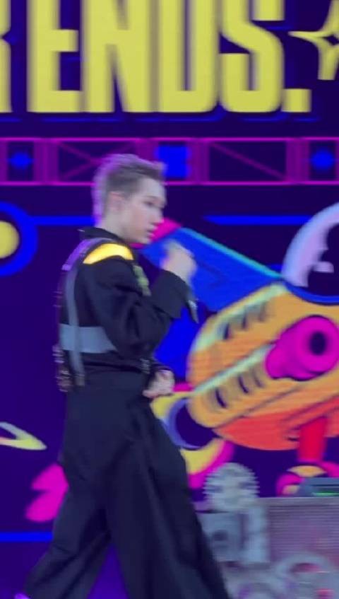汪苏泷赞南昌观众辣妹型男演唱会现场火爆