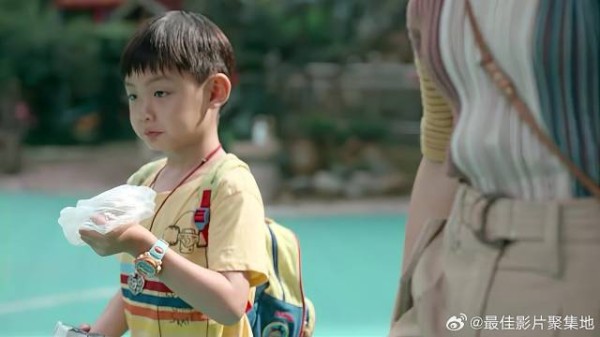 弟弟上学又哭又闹，下秒姐姐一个肉包子，立马乖乖闭嘴