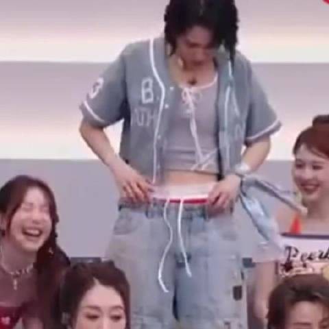曾沛慈浪姐直播演唱《第一次爱的人》引热议