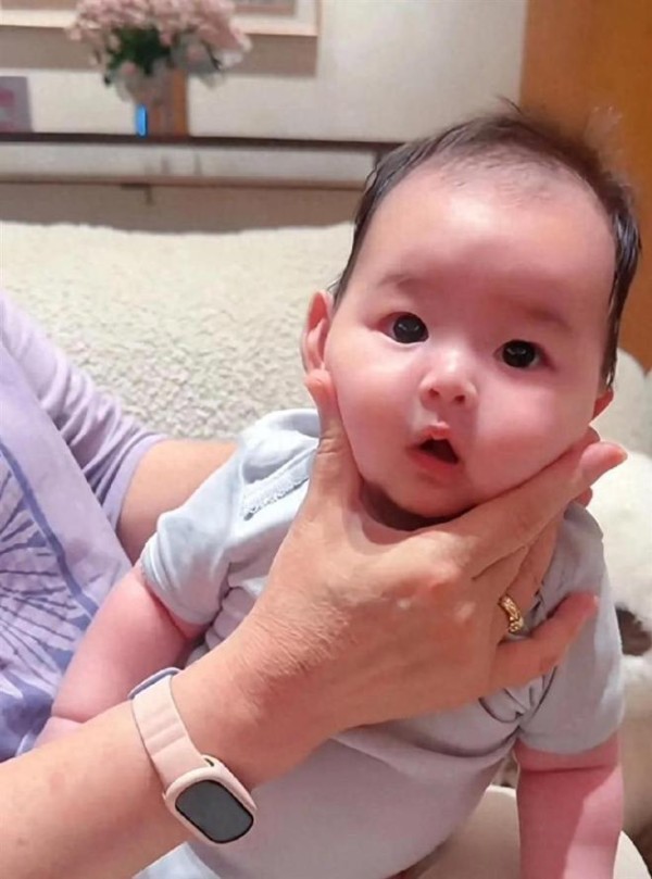 马筱梅大方晒出儿子正脸,汪宝模样软萌,颜值太讨喜