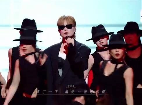 李宇春国乐舞台演绎粤语版无价之姐