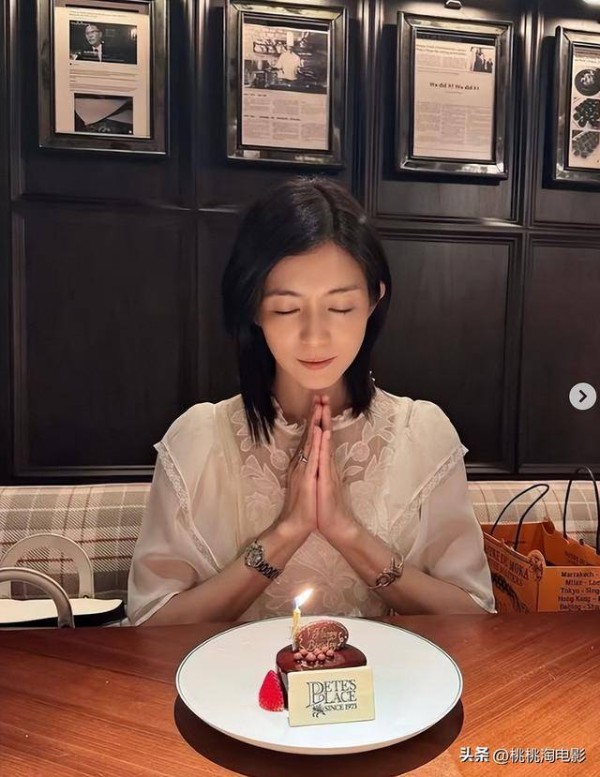 52岁女神杨采妮惊艳曝光,冻龄神颜仍嫩如少女