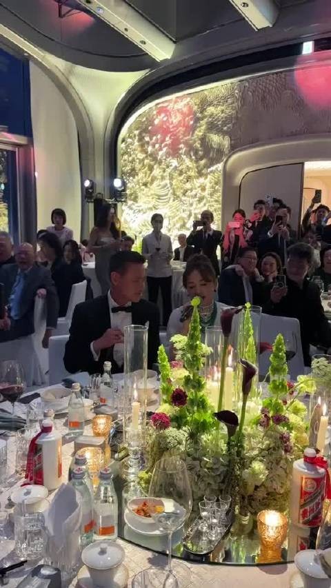 张学友以干爹身份出席吴婉芳儿子婚礼，合唱《爱是永恒》