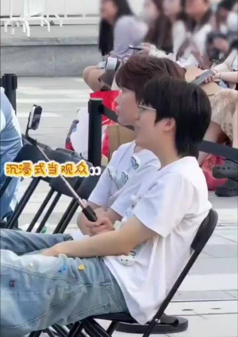 帅哥和帅哥在一起就是养眼