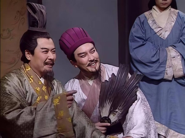为什么说在《三国演义》中荆州的丢失，从某种程度上讲刘备和诸葛亮的责任更大？