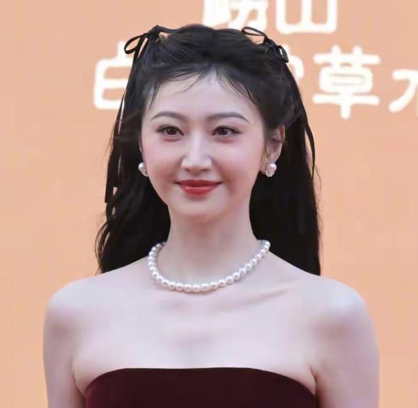 内娱又爆大瓜！景甜被曝停工失联 正与富商协商 对方索要2亿和解费