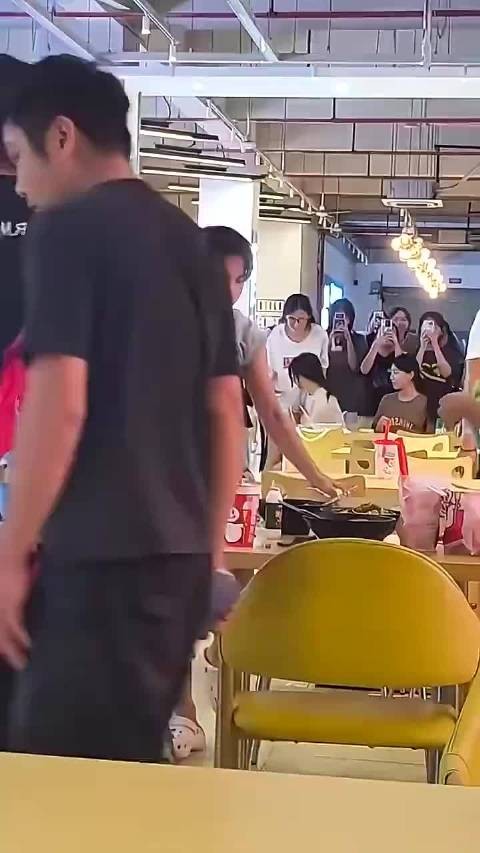 全红婵的身边便衣安保无处不在