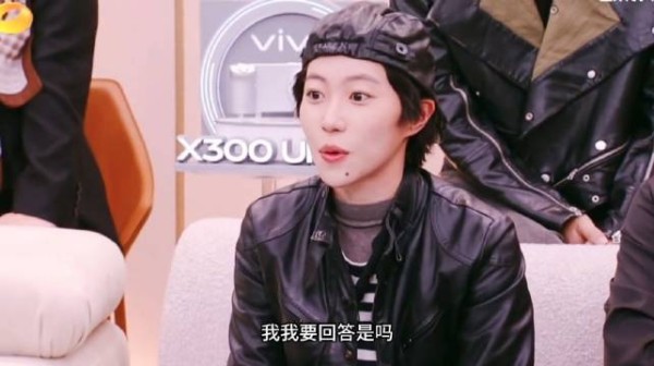 那英也是看的窦靖童长大的,如今窦靖童表现亮眼,很欣慰的