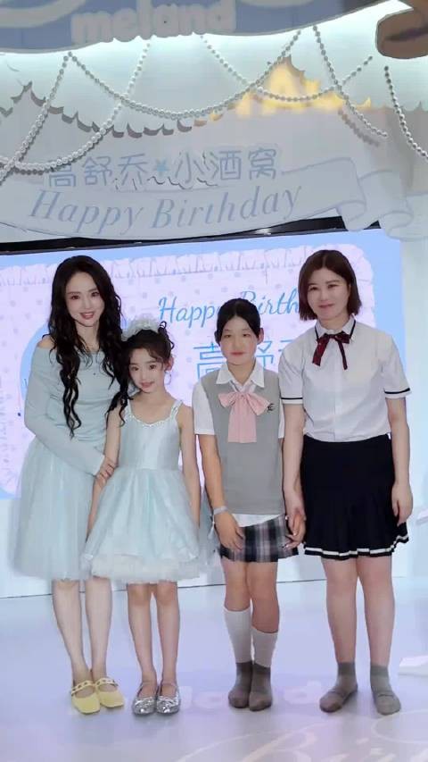 杜华在小酒窝生日会上发言,说小酒窝是娱乐圈天降紫微星