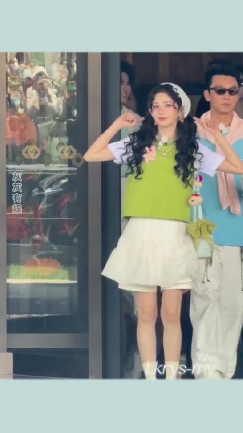 白鹿今日录制跑男花式饭撒路透,此女太会了