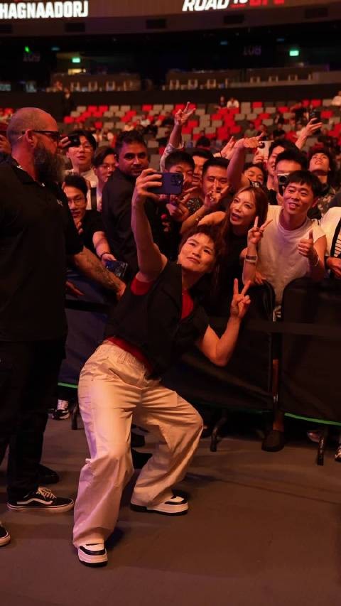 在UFC精英之路偶遇@张伟丽MMA !一起为中国力量加油 UFCUFC澳门张伟丽