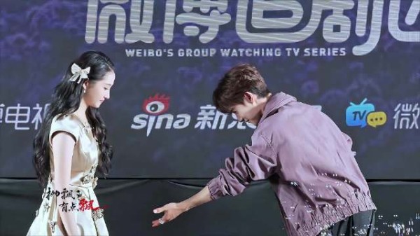 关晓彤李昀锐跳华尔兹~好会啊!是谁嗑到了