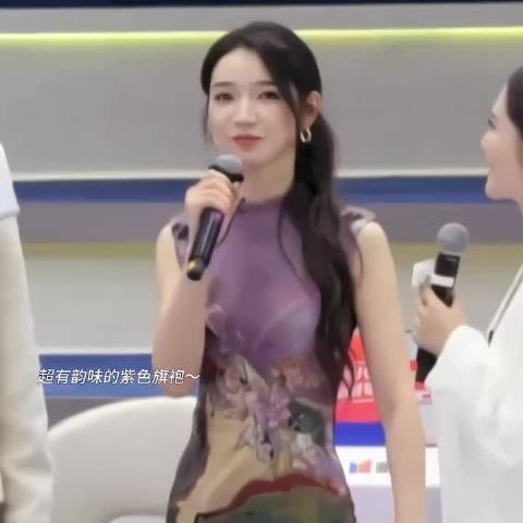 张月唐艺昕抢代斯,代斯腿抖拘谨做决定