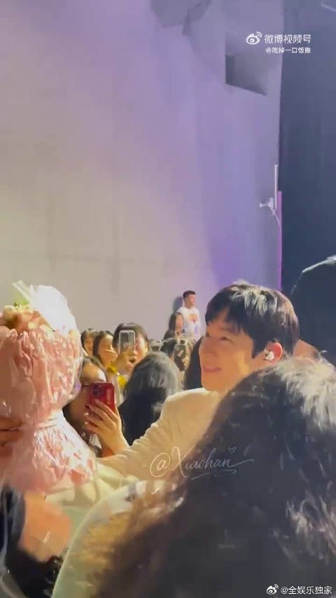 李帝勋展现求婚般温柔庄重氛围