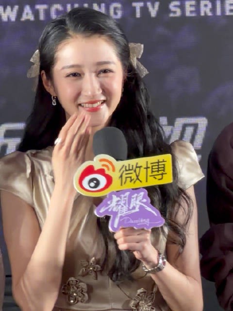 关晓彤说今天是甜妹来的,耀眼完全台偶感很好看!