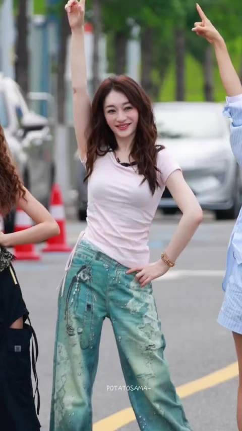 李小冉晒四公队友合照,将演绎普通disco