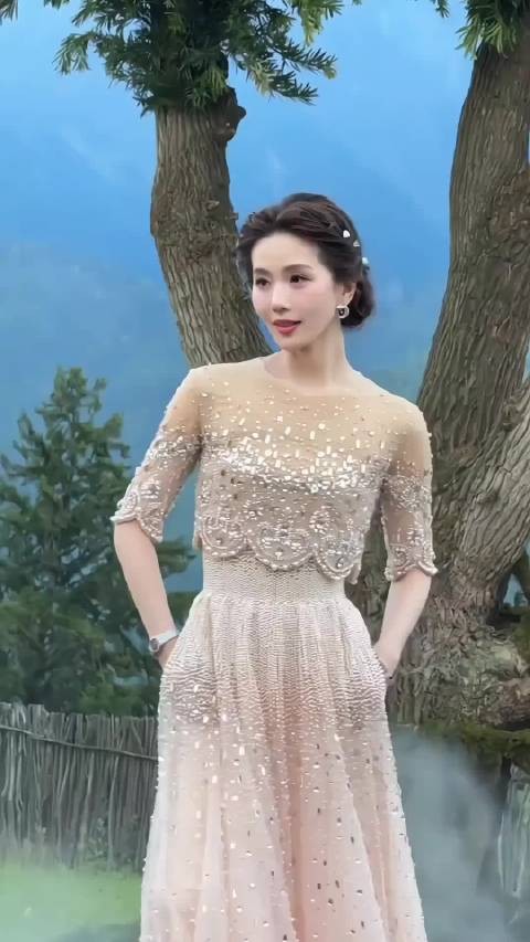 刘诗诗诠释东方古典美,温婉清冷气质出众