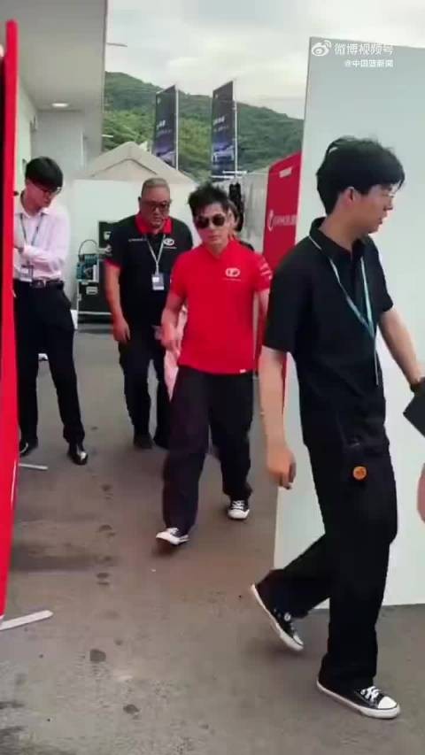 方媛郭富城两个女儿正面照