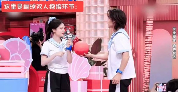 此沙差点亲到任敏,直接愣住了,悸动又害羞慌乱,后劲回味中