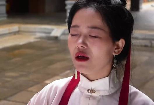“君子赴死守节,亦可铸刀跪献,任世人取其性命”