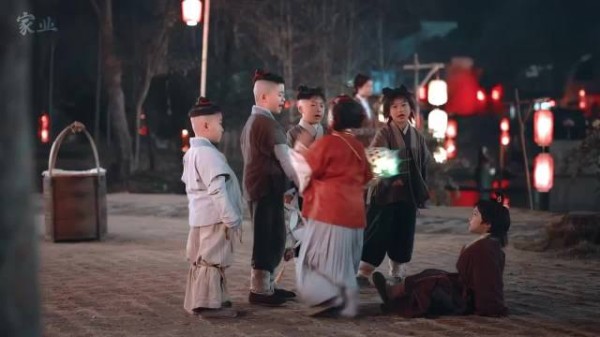 李祯骆文谦表白后转型搞钱