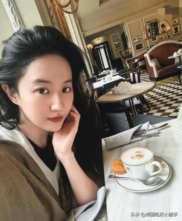 刘亦菲儿童节更新ins，在波兰享受悠闲假期，素颜状态依然很在线