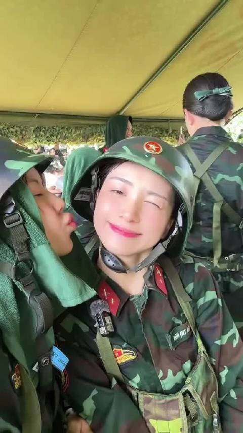 越南网友想让法崎做这个kiss视频