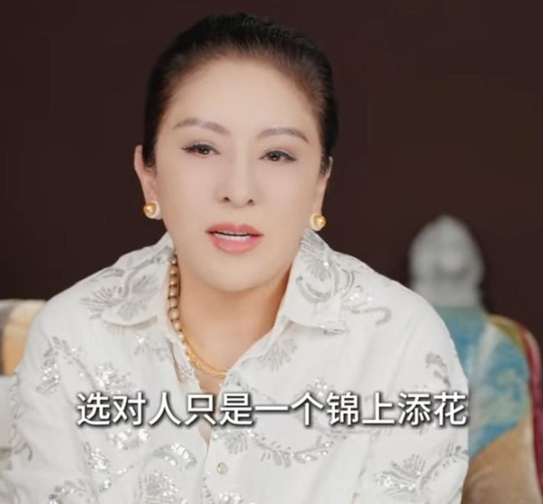 向太自爆：跟向华强热恋期一周不出门，45年婚姻坚守“三大标准”
