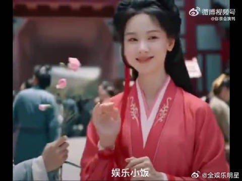 所以到底是AI太逼真还是真人太完美,这个问题值得深思