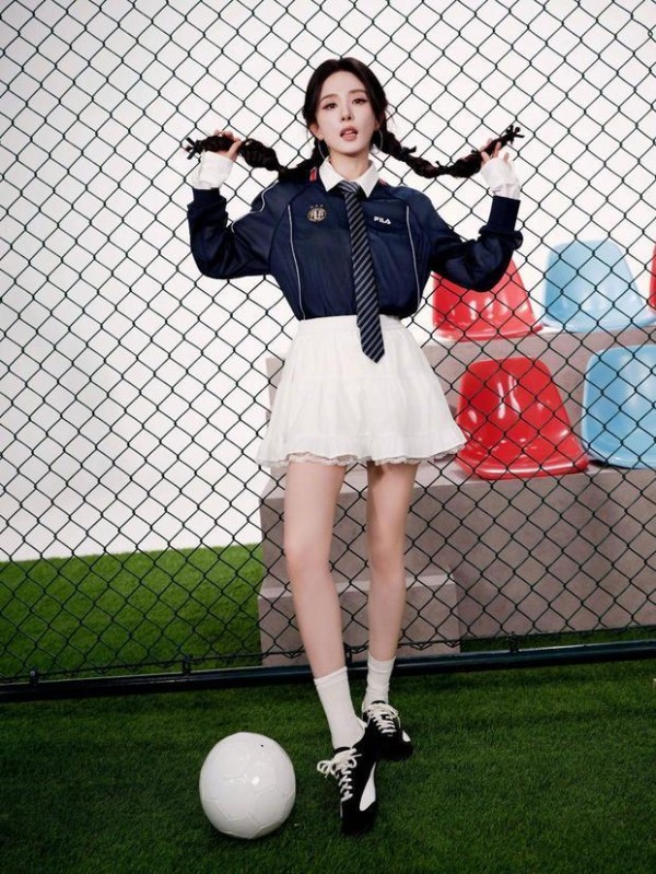杨幂双麻花辫少女感写真活力俏皮
